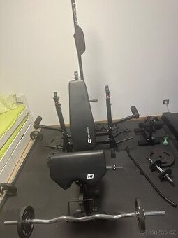 Posilovací lavice, činky