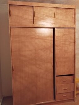 šatní skříň do ložnice
