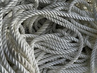 Pevné kroucené lano / provaz 12 mm – bílé