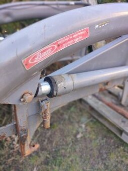 čelní nakladač BAAS  14 000kč