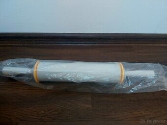 Váleček Tescoma s nastavitelnou tloušťkou těsta :)