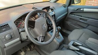 Opel Zafira, rok 2013, 7 míst, STK na 2 roky