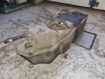 Prodám nádrž z jeep grand Cherokee