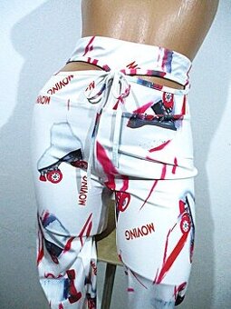 DÁMSKÉ FITNESS LEGÍNY SE ZVÝRAZNĚNÍM HÝŽDÍ ♠ vel. L