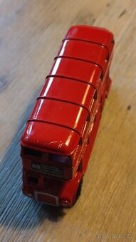 Malý červený dvoupatrový autobus "Best of British“