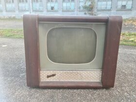 Prodám starou pravděpodobně ruskou televizi Tv