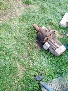 Motor s převodovkou