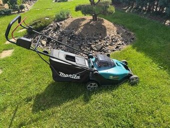 Aku sekačka Makita DLM 431 šíře záběru 43cm.