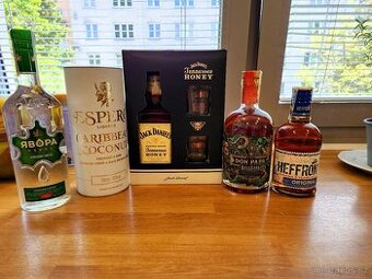 Alkohol vodka, rum, whiskey 0,7 alcohol, tvrdy