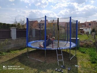 trampolína