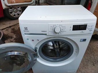 Prodám  dig.Slim pračku zn. Electrolux--6KG--ZDARMA DOVEZU--