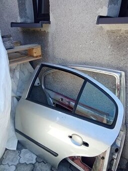 Prodám na 1octavia sedan levé zadní dveře bez koroze