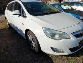 Opel Astra J r.v. 2013 1,7CDTI 81kW - náhradní díly