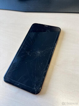 7) iPhone, model XS Max, barva: Gold, 256 GB