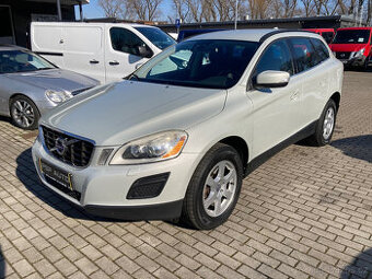 Volvo XC60 2,0 D4 5VÁLEC 120KW MAN 2WD NAVI ČR SPZ SERVISOVA