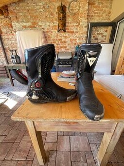 Prodám boty dainese s botičkou velikosti 44