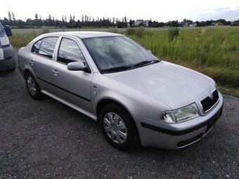 ŠKODA OCTAVIA 1,6i NAJETO 139 ,KLIMATRONIC