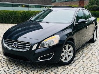 Volvo S60 2.0D3 120KW 5VÁLEC AUT VÝHŘEV SENZORY TAŽNÉ