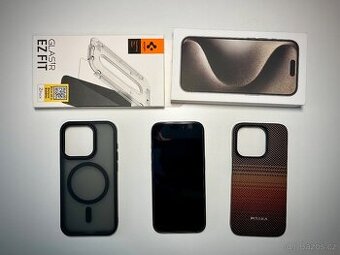 iPhone 15 Pro 256 GB + 2× sklo + 2 kryty (Pitaka & Tactical)