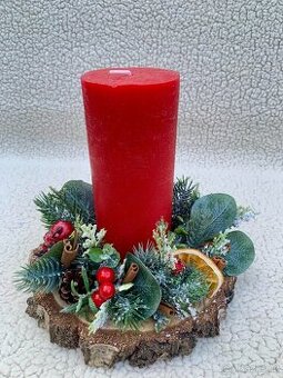 Elegantní svícen s rustikální svíčkou