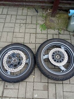 Komplet přední zadní kolo Suzuki GS 500