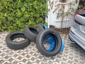 Zimní pneumatiky Dunlop 235/60 R18