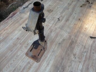 Litinový držák vrtačky