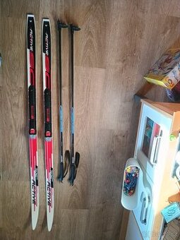 Dětské běžky 135 cm, boty 34, hůlky 100 cm sada