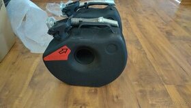 BMW E30 kanystr v kompletní velmi pěkný