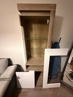 Televizní stolek a vitrína