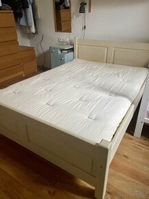 Dřevěná masivní postel 140 cm, bez matrace