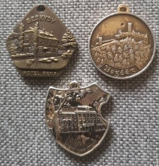 Kovové turistické známky, prívesky