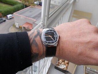 pekne oblibene hodinky prim televize rok 1978 funkcni