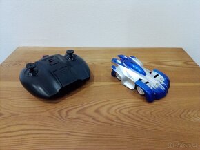 Antigravitační autíčko - modré