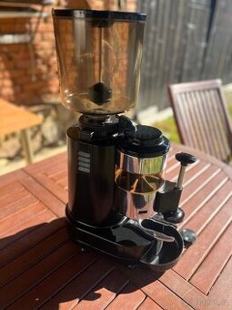 Profesionální mlýnek na kávu Rossi RR45