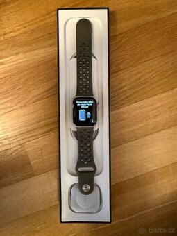 Prodám Apple Watch Series 7, edice Nike 41 mm