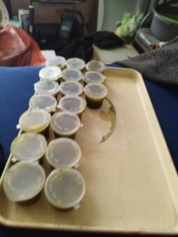 GANJA MAST z okvětních lístků kvetoucí AK-47