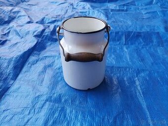 Smaltovaná bílá konvička na mléko, 1l