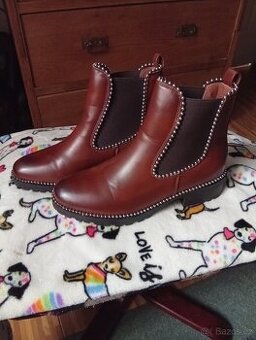 Perka , kotníkové botky, koňaková barva, kožené vel.39, nové