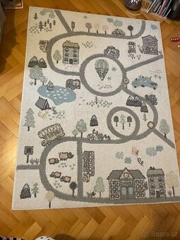 Designový koberec s cestami