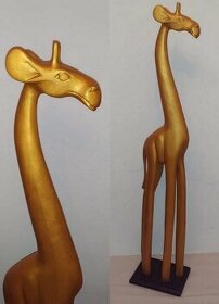Velká dřevěná socha zlatá žirafa, vysoká 1m 