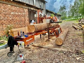 Pořez dřeva mobilní pásovou pilou Wood - Mizer