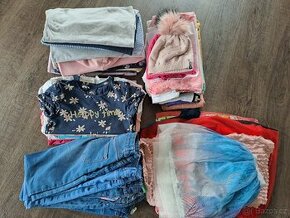 Balík oblečení (54 ks) pro holčičku vel. 134, 140