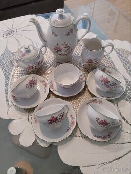 Krásne 2 sety ze skla a porcelanu po  babičce z 50let.
