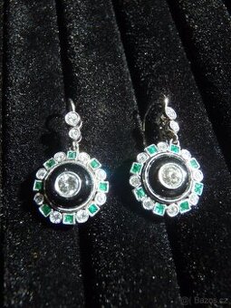 Starožitné diamantové náušnice 0,9 ct se smaragdy.