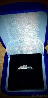 Konečná cena Diamantový zásnubní prsten / bílé zlato