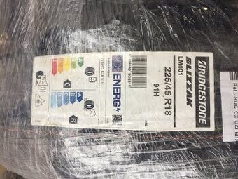 Bridgestone 225/45 18 zimní