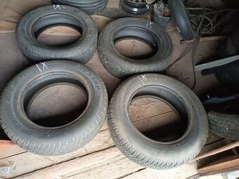4ks 215/65/R16 zimní Dunlop vzorek 4-5 mm