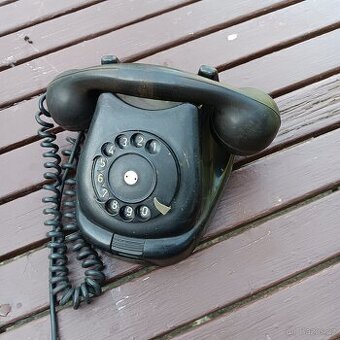 Starý telefon - 1
