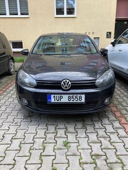 VW Golf VI 2.0 TDI, 2009, garážovaný, kamera, zimní kola